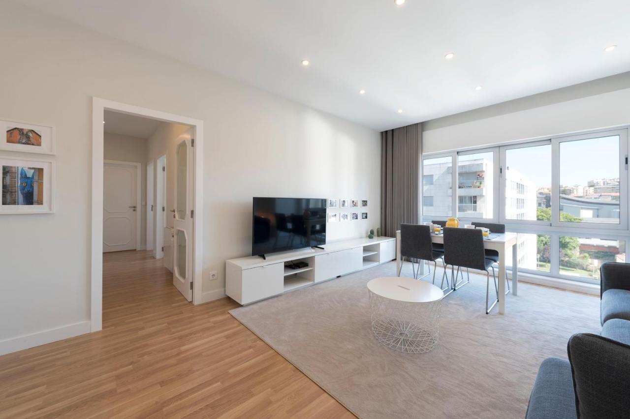 Lovelystay - Downtown Modern 2Br Flat With Free Parking 포르투 외부 사진