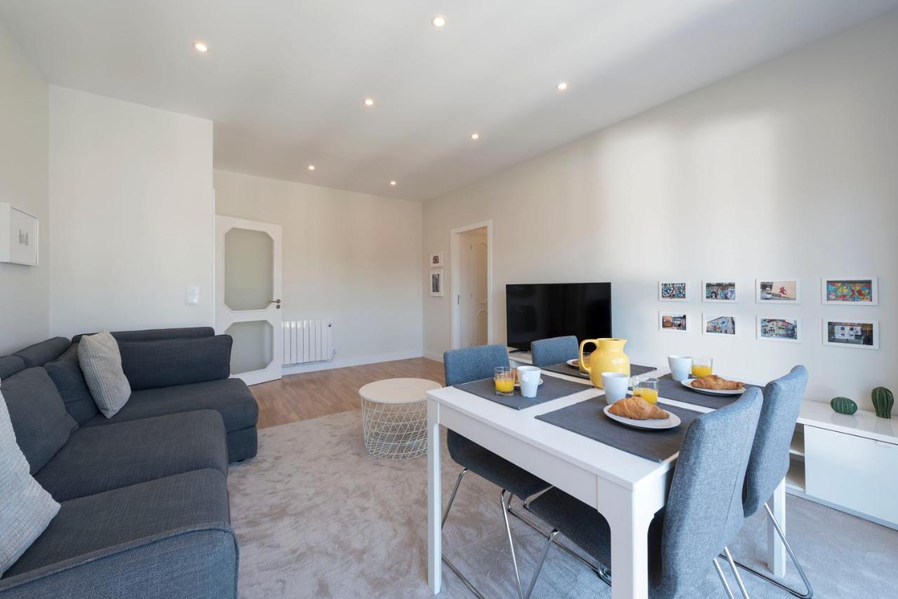 Lovelystay - Downtown Modern 2Br Flat With Free Parking 포르투 외부 사진