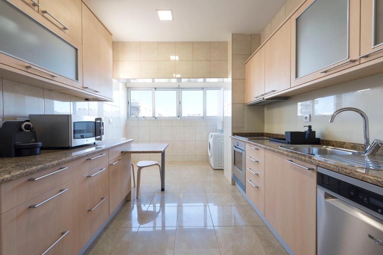 Lovelystay - Downtown Modern 2Br Flat With Free Parking 포르투 외부 사진