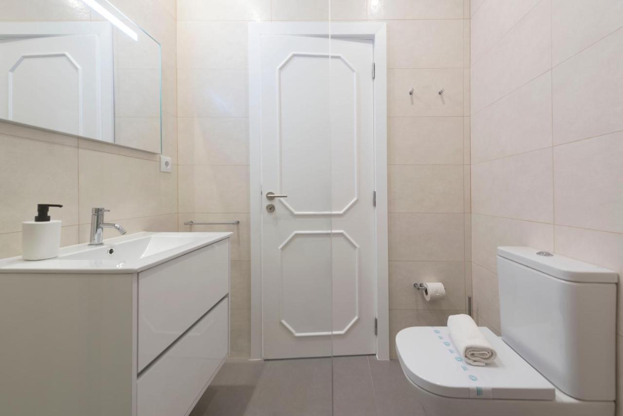 Lovelystay - Downtown Modern 2Br Flat With Free Parking 포르투 외부 사진