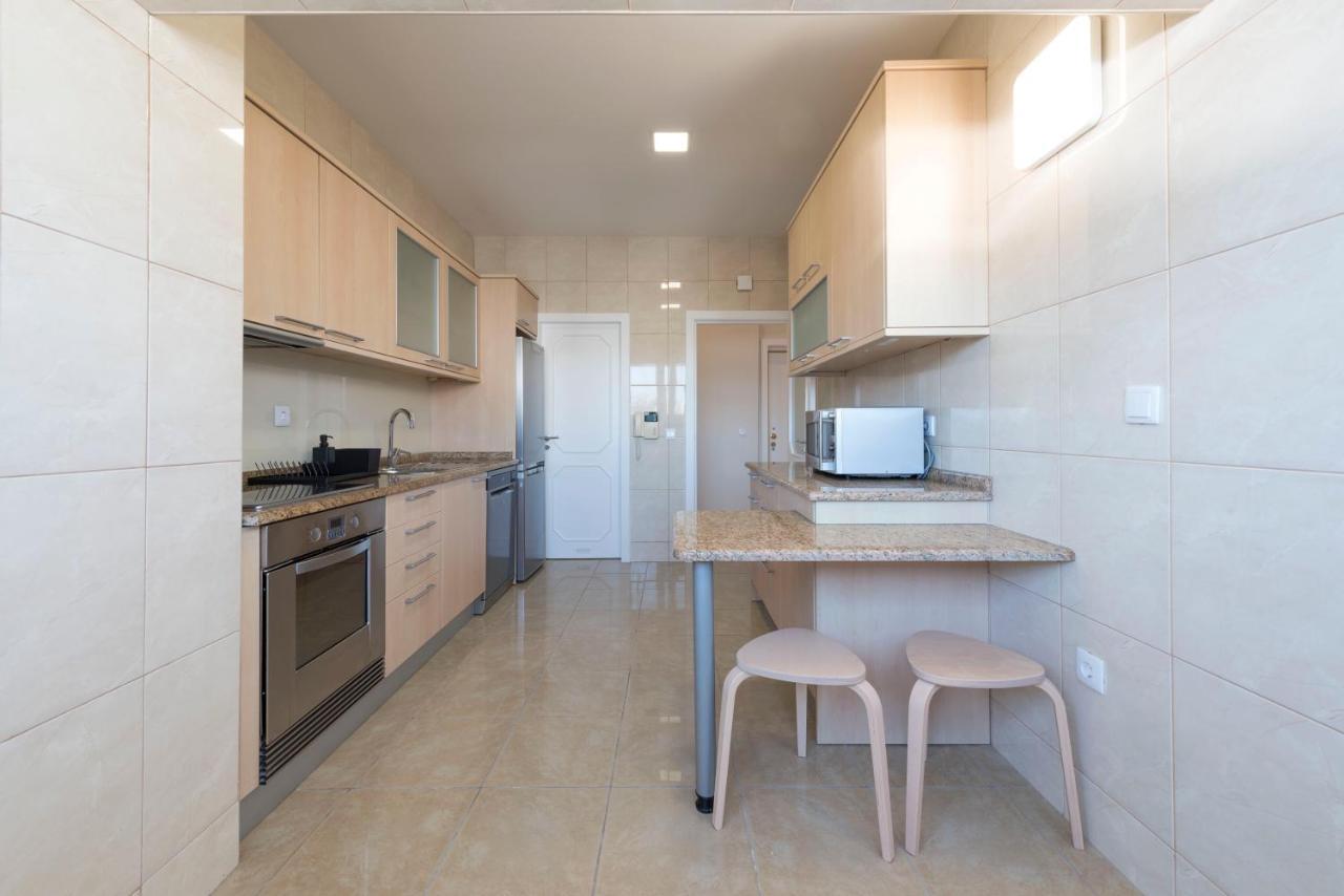 Lovelystay - Downtown Modern 2Br Flat With Free Parking 포르투 외부 사진