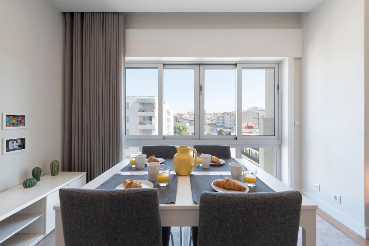 Lovelystay - Downtown Modern 2Br Flat With Free Parking 포르투 외부 사진