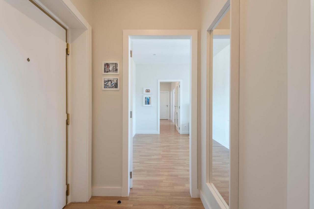 Lovelystay - Downtown Modern 2Br Flat With Free Parking 포르투 외부 사진