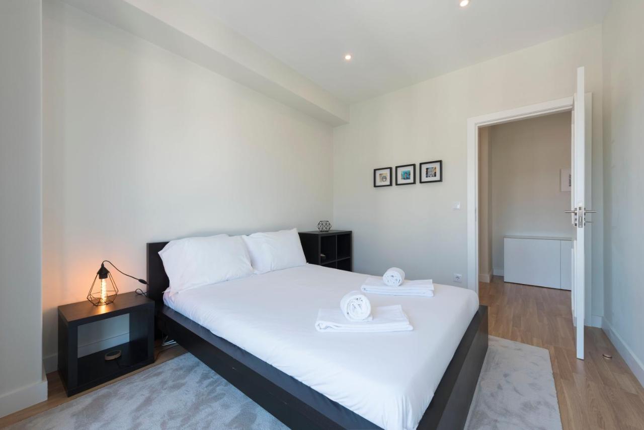 Lovelystay - Downtown Modern 2Br Flat With Free Parking 포르투 외부 사진